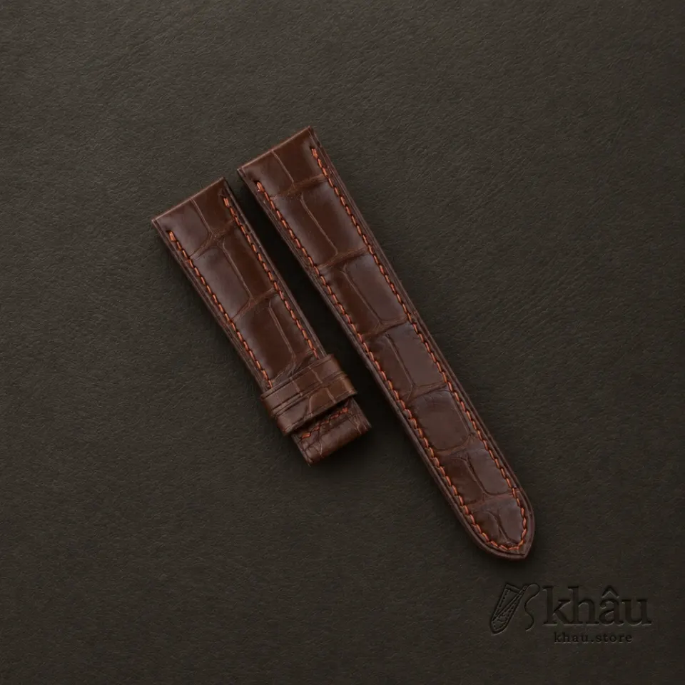 Medium Brown Alligator Leather Watch Strap — front view